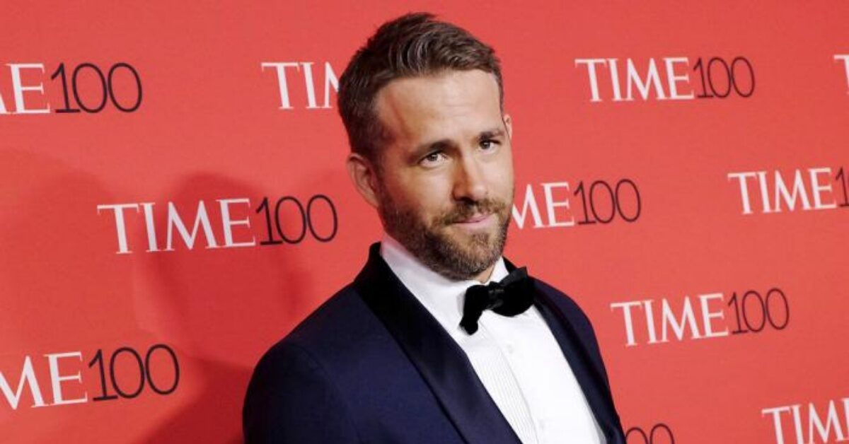 Ryan Reynolds offre ricompensa in cambio del peluche ...