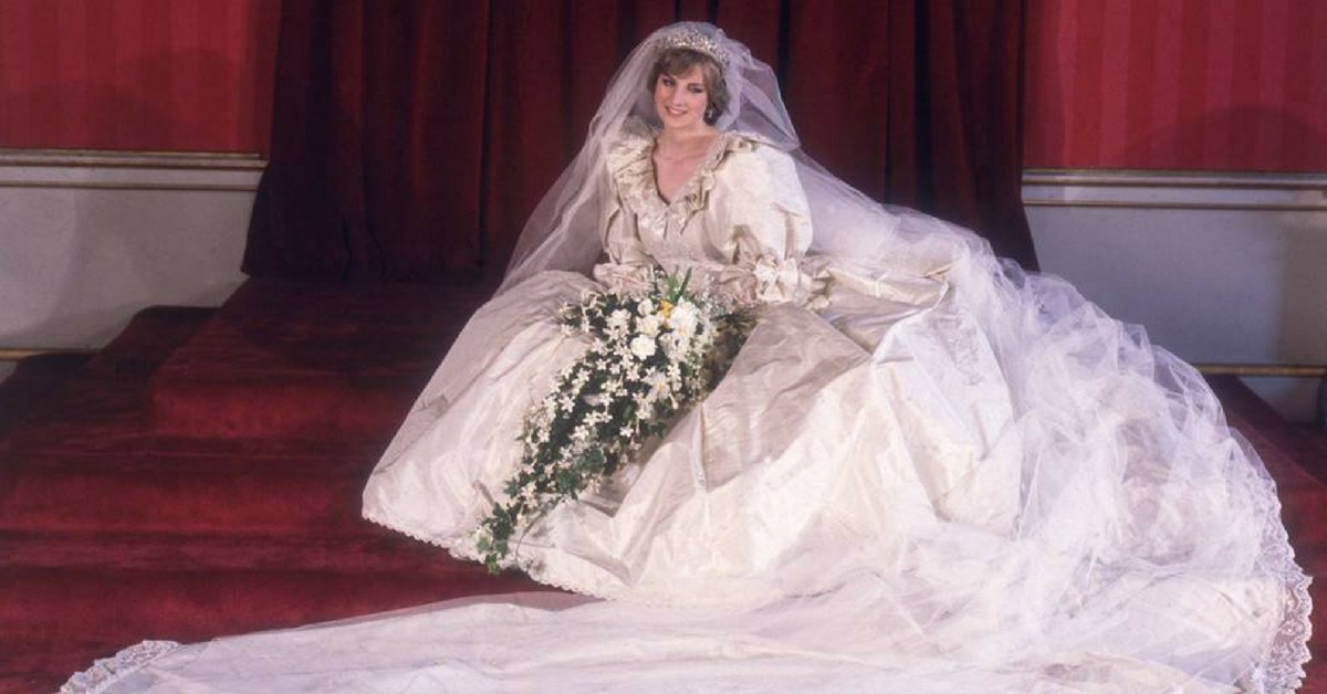 Lady Diana, i segreti legati al suo abito da sposa: dal bozzetto al portafortuna