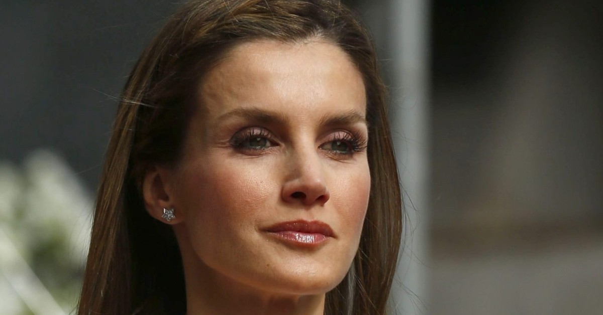 Letizia di Spagna, i suoi outfit autunnali nascondono dei messaggi ben precisi