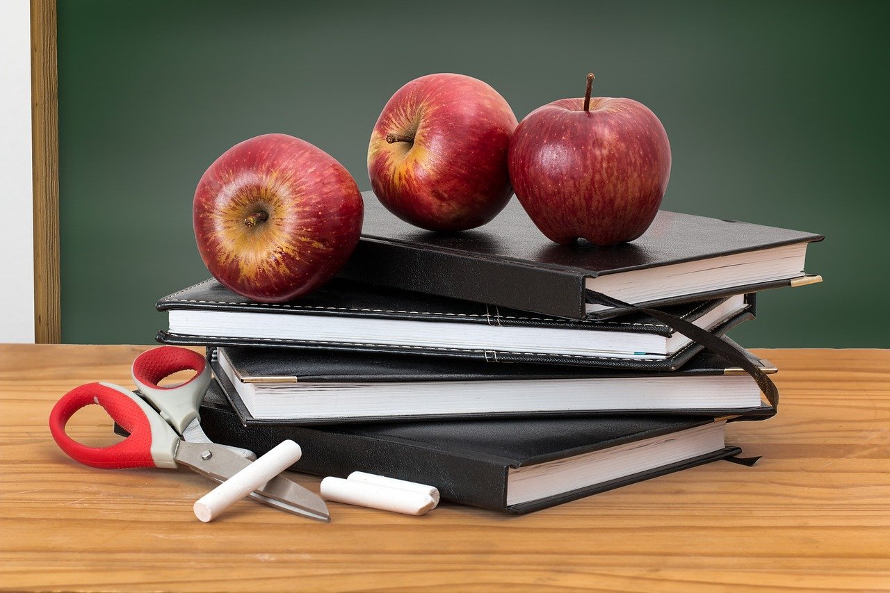 Libri in una classe scolastica