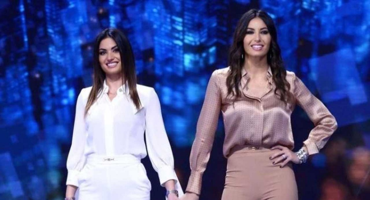 Elisabetta Gregoraci, irriconoscibile nello scatto del passato con sua sorella Marzia