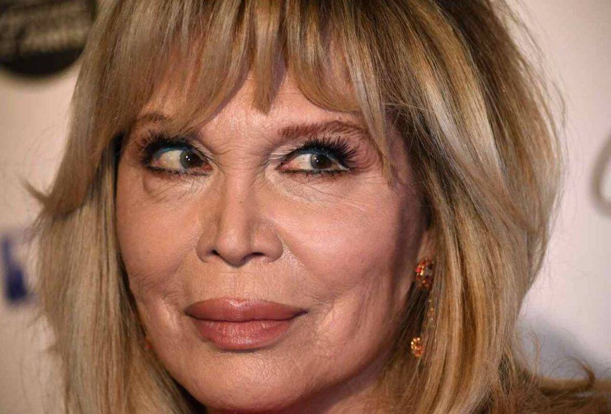 Amanda Lear sulla morte del marito: “Spero la mia sia veloce”