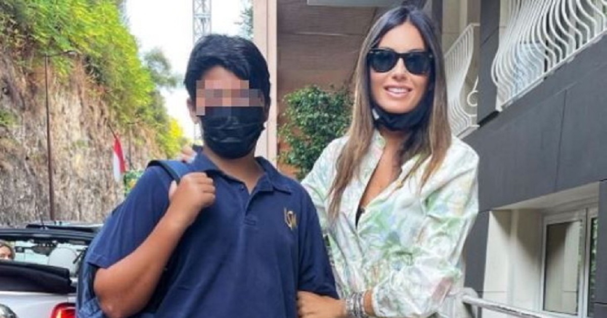 Elisabetta Gregoraci: l’outfit scelto per accompagnare Nathan Falco a scuola non passa inosservato