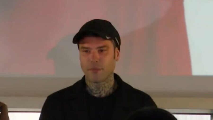 Fedez all'incontro con i liceali di Torino