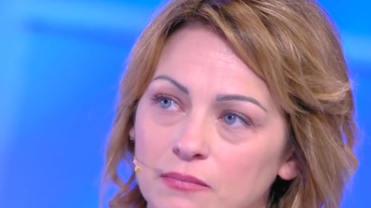 Stefania rifiuta il marito Roberto perché l'ha tradita