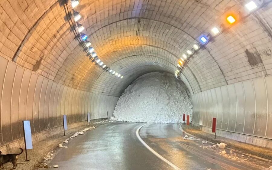 Snow in the tunnel