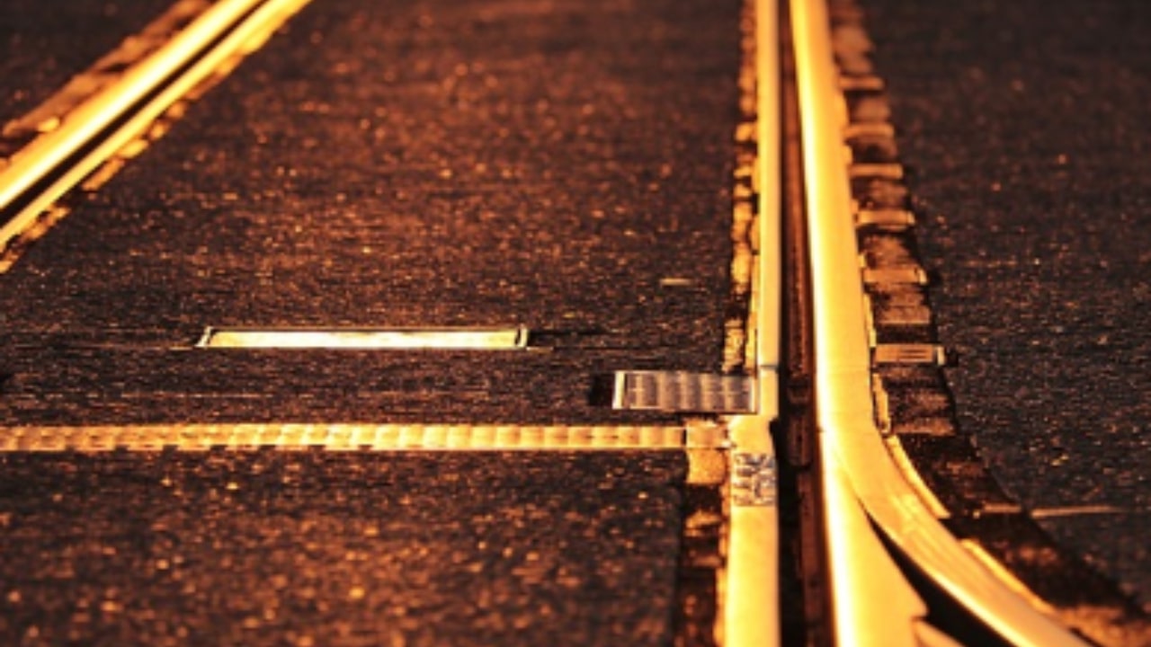 Level crossing: woman gets stuck