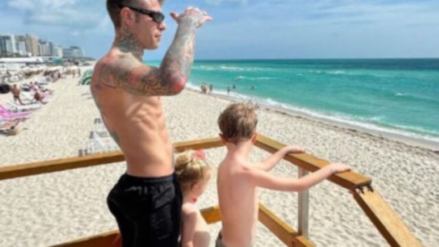 Fedez con i figli a Miami, il messaggio social è una frecciatina a Chiara Ferragni: il gesto del rapper contro l’imprenditrice è stato notato da tutti