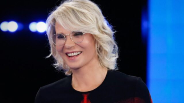 “Ha giocato subito l’asso” Maria De Filippi sorprende il pubblico con gli ospiti di C’è Posta per Te: chi saranno