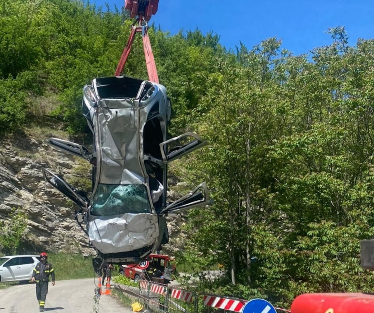 Stefano Velea precipita da un ponte