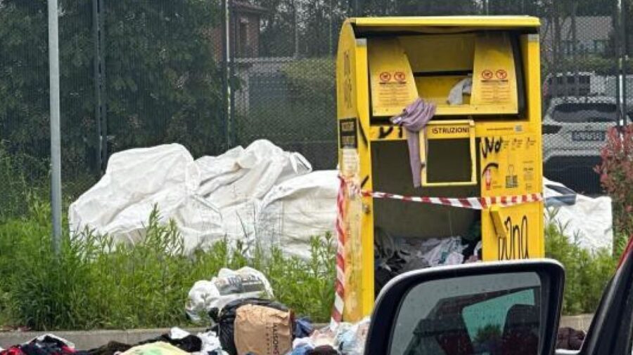 macabro ritrovamento, uomo soffocato dentro il cassonetto