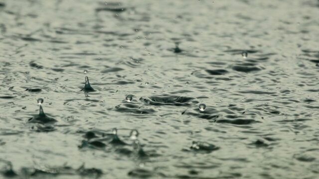 Maltempo in arrivo, allerta meteo arancione e gialla per temporali per sabato 8 febbraio: le Regioni a rischio