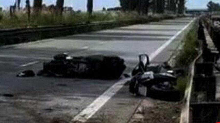 Collision between two scooters, a motorcyclist gets the worst of it