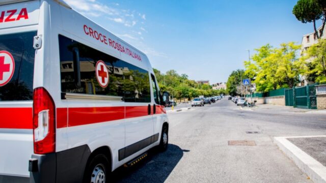 Ha salvato la vita della sua nipotina prima di morire: la tragedia è avvenuta in un noto quartiere romano. Cosa è successo