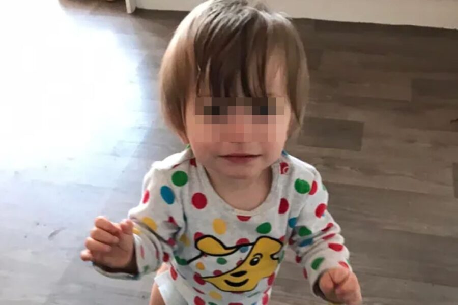 Papà e figlio di 2 anni trovati in un appartamento entrambi deceduti