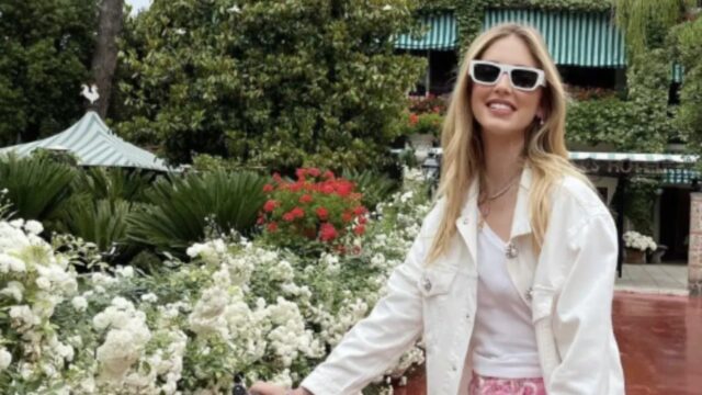 Chiara Ferragni in vacanza con Leone e Vittoria, sapete quanto costa una notte nell’hotel di lusso dove alloggia? Prezzo stellare