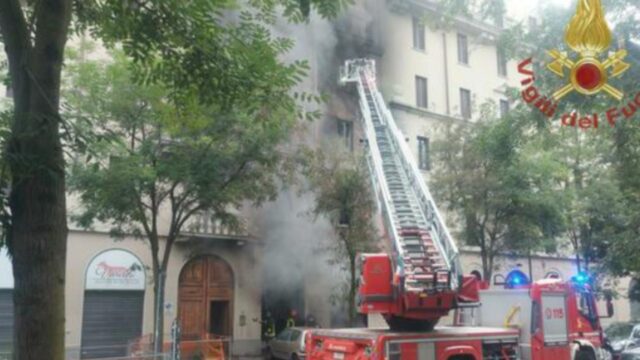 “È esploso tutto” Incendio scoppiato in un’officina, il tragico racconto di chi ha vissuto quel momento: cosa è successo poco prima dell’esplosione