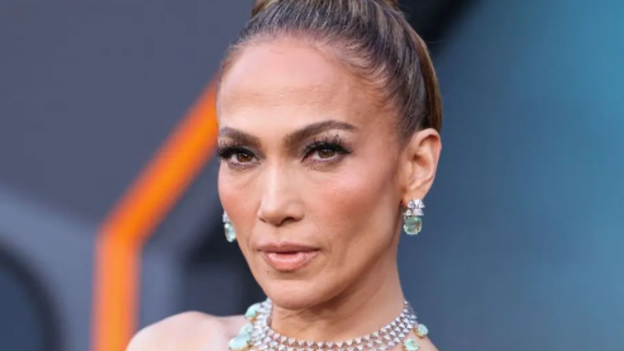 Jennifer Lopez rimanda il tour estivo per questioni familiari