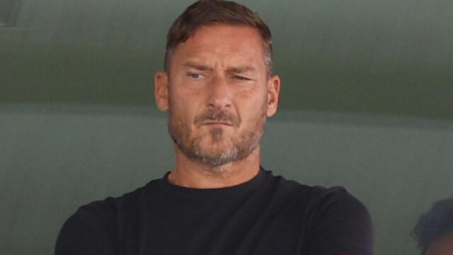 Francesco Totti nei guai, arrivata la batosta per l’ex calciatore: cosa sta succedendo