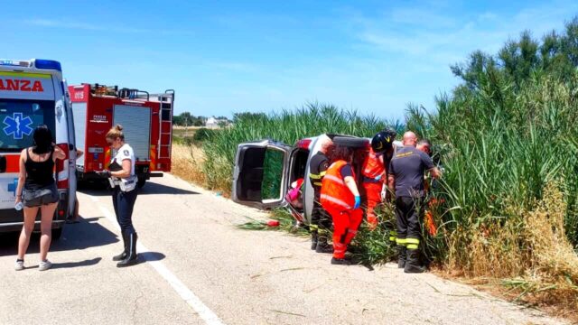 Grave incidente stradale sulla litoranea, 21enne muore sul colpo, l’amica è in condizioni disperate