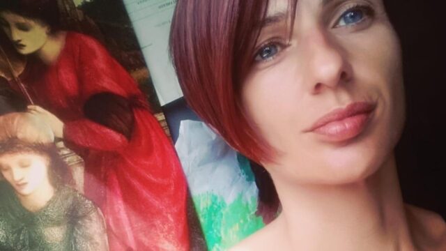 Marika Cucchiarini non ce l’ha fatta, è morta dopo un lungo giorno di agonia in ospedale: era andata a riprendere il figlio con gli amici