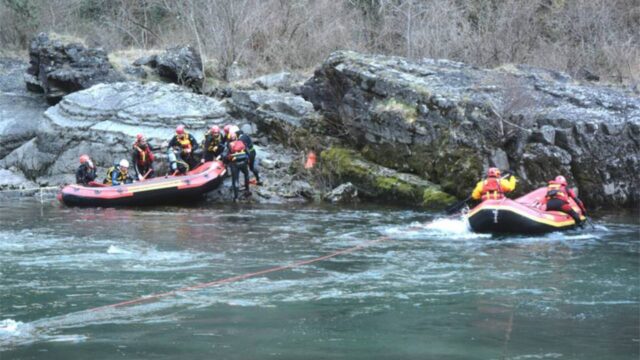 Si tuffa nel fiume, poi la tragedia, il dramma davanti agli occhi dei bagnanti: dove e cosa è successo