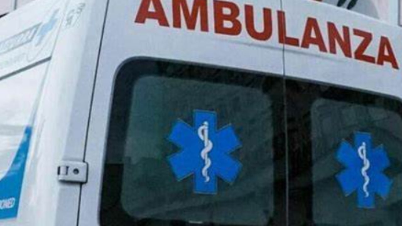 Ambulanza accorre a Palermo