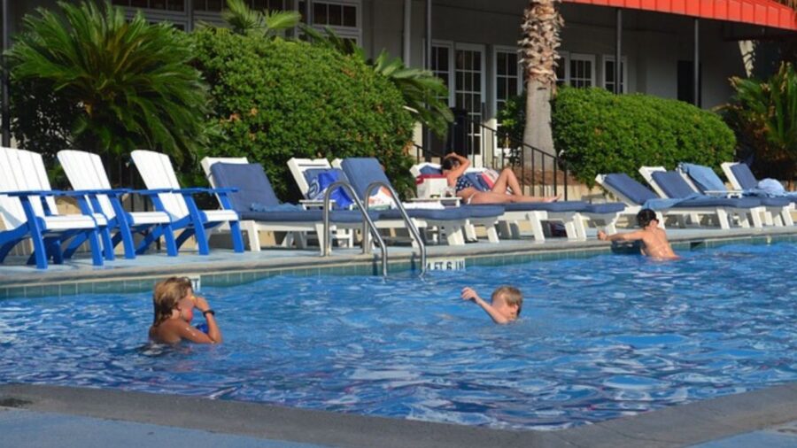 Piscina; foto dall'archivio