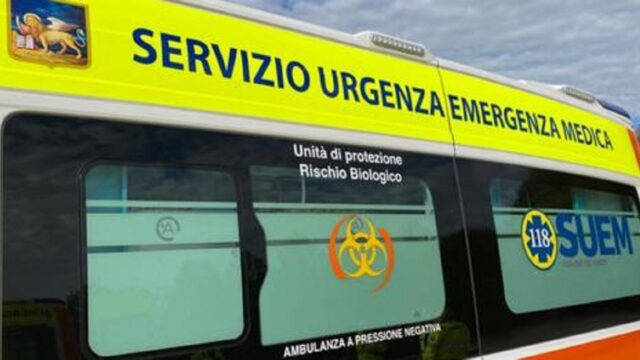 Gravissimo incidente, auto con quattro amici finisce in un canale, il bilancio è tragico: dove e cosa è successo