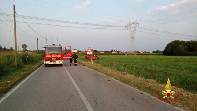 Grave incidente all’alba a Casorezzo, un 23enne è morto sul colpo, feriti i suoi amici