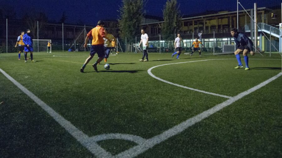 Giovane di 24 anni muore in campo durante una partita di calcetto