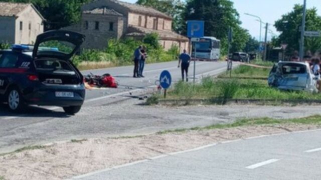 Incidente mortale tra una moto e un auto: per Alessio Diamantini, 25 anni, non c’è stato niente da fare