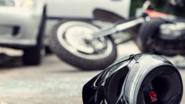 Incidente in moto, lo schianto è stato fatale, lascia una figlia: chi è la vittima e cosa è successo