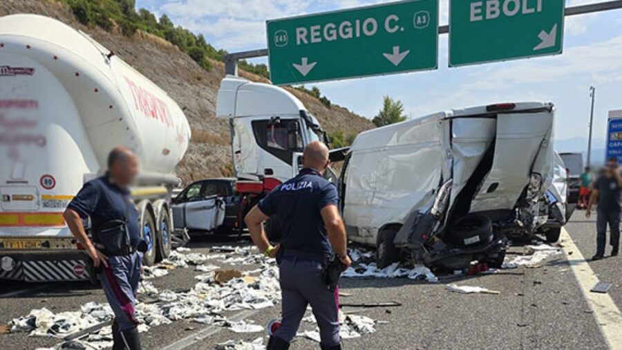 Incidente mortale, un camion e sette veicoli coinvolti Eboli