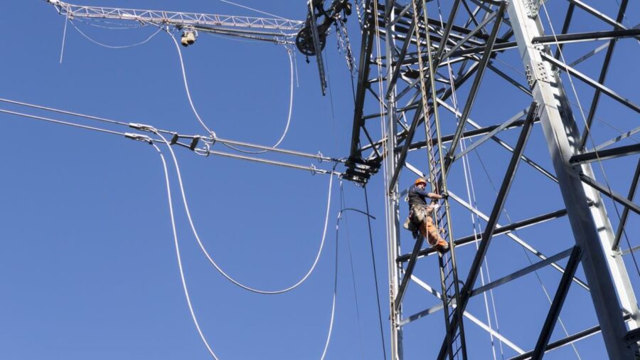 Accident on high voltage pylon