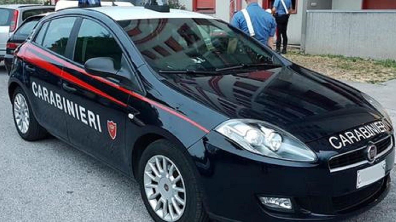 Figlio 46enne uccide il padre