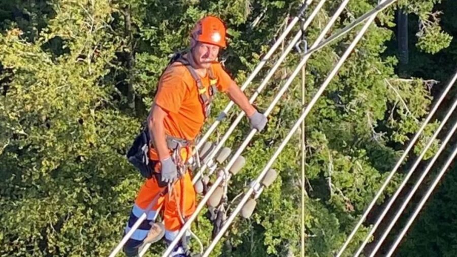 Incidente sul traliccio dell'alta tensione