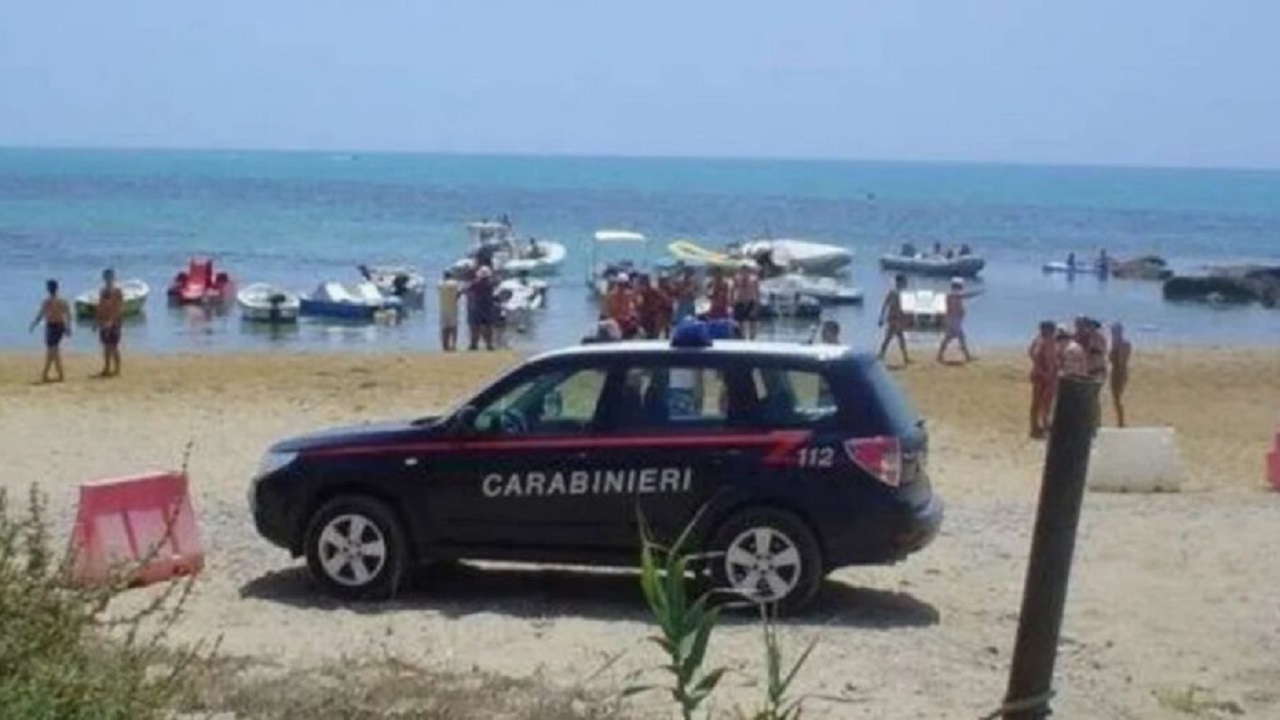 morto in spiaggia un 13enne