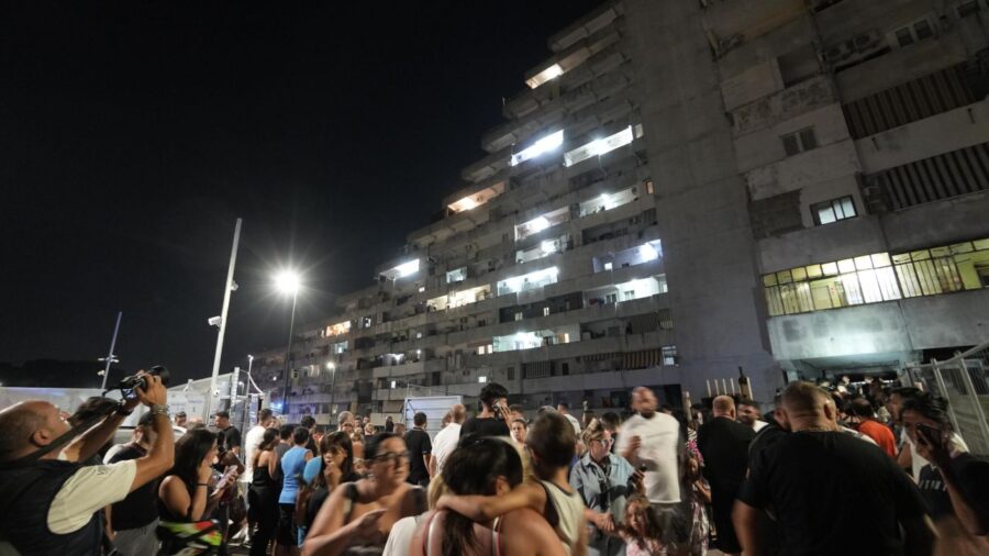 Vela di Scampia, durante l'evacuazione dopo il crollo scoperto un allevamento di animali