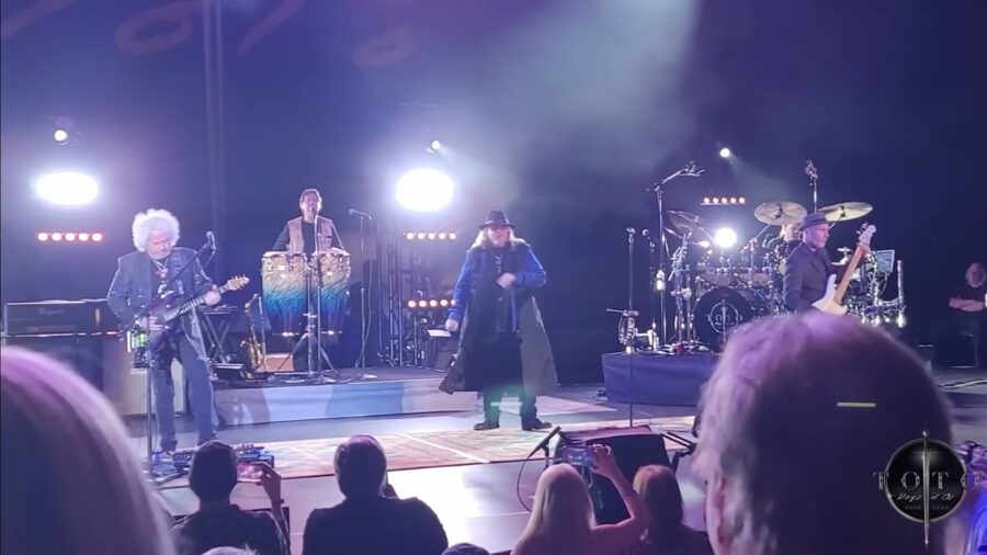 Toto, il musicista della band americana ha un malore sul palco