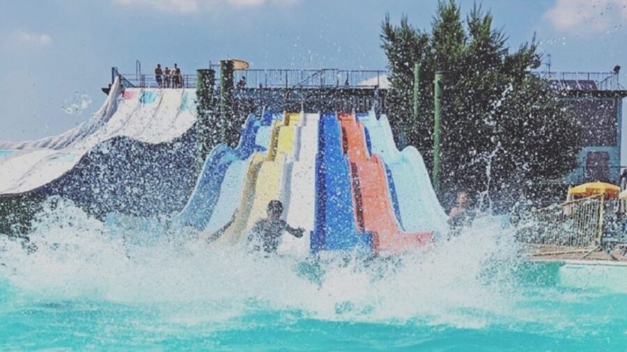 Donna muore in un parco acquatico, un improvviso malore