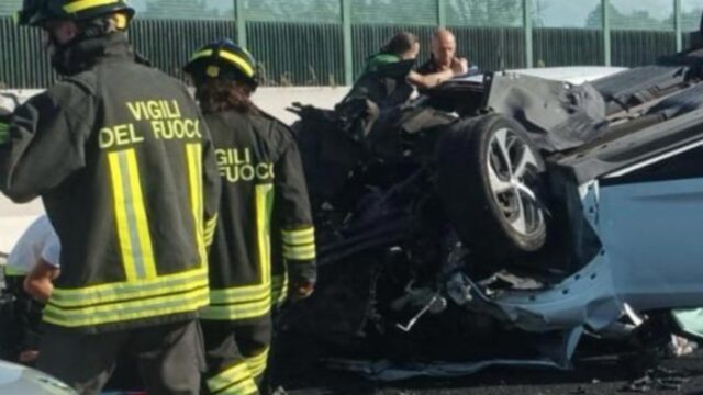 Grande incidente stradale: traffico in tilt e 12 persone coinvolte, cosa sta succedendo