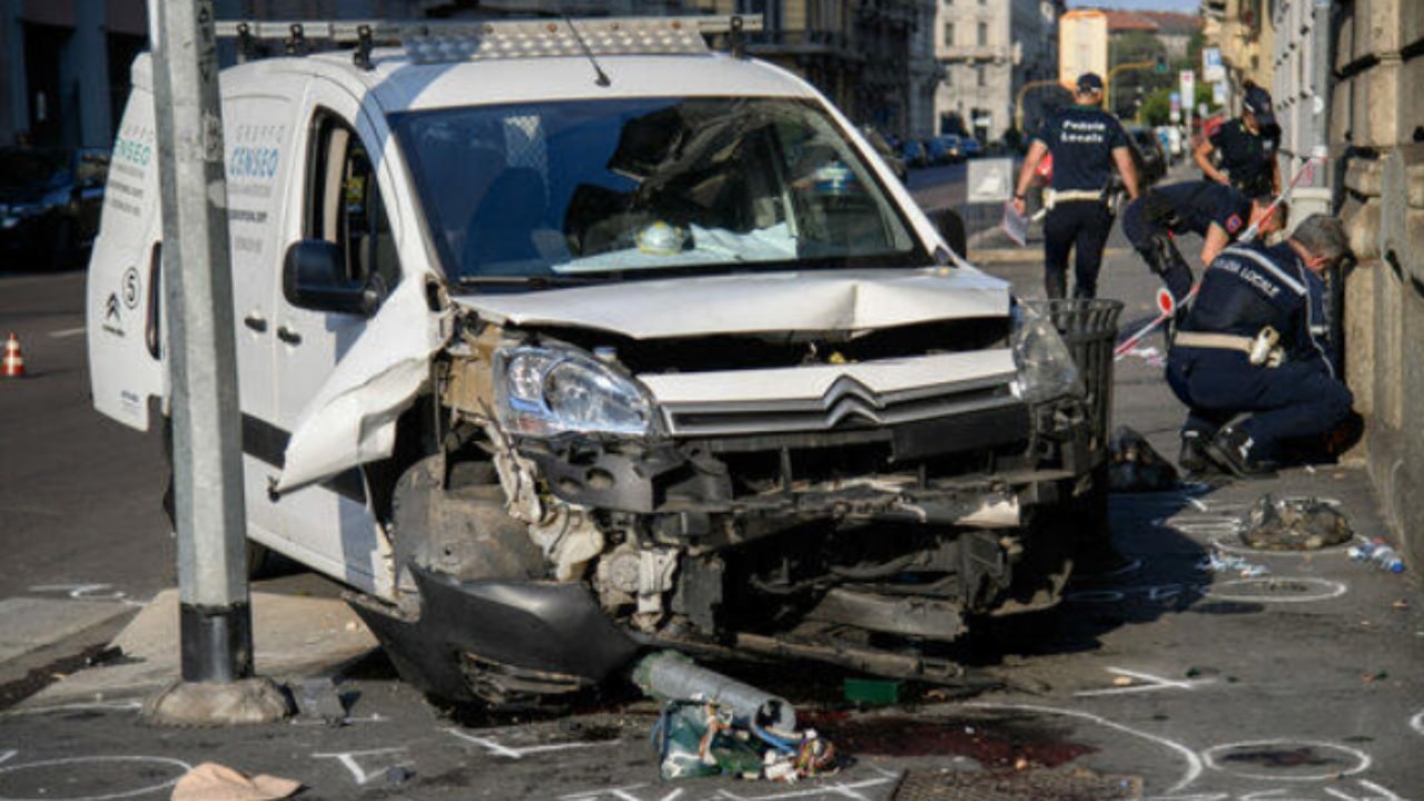 Incidente a Milano: furgone investe