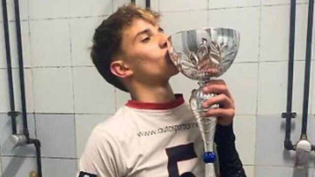 Giovane promessa del calcio muore in Spagna, il ragazzo aveva solo 14 anni. Cos’è successo