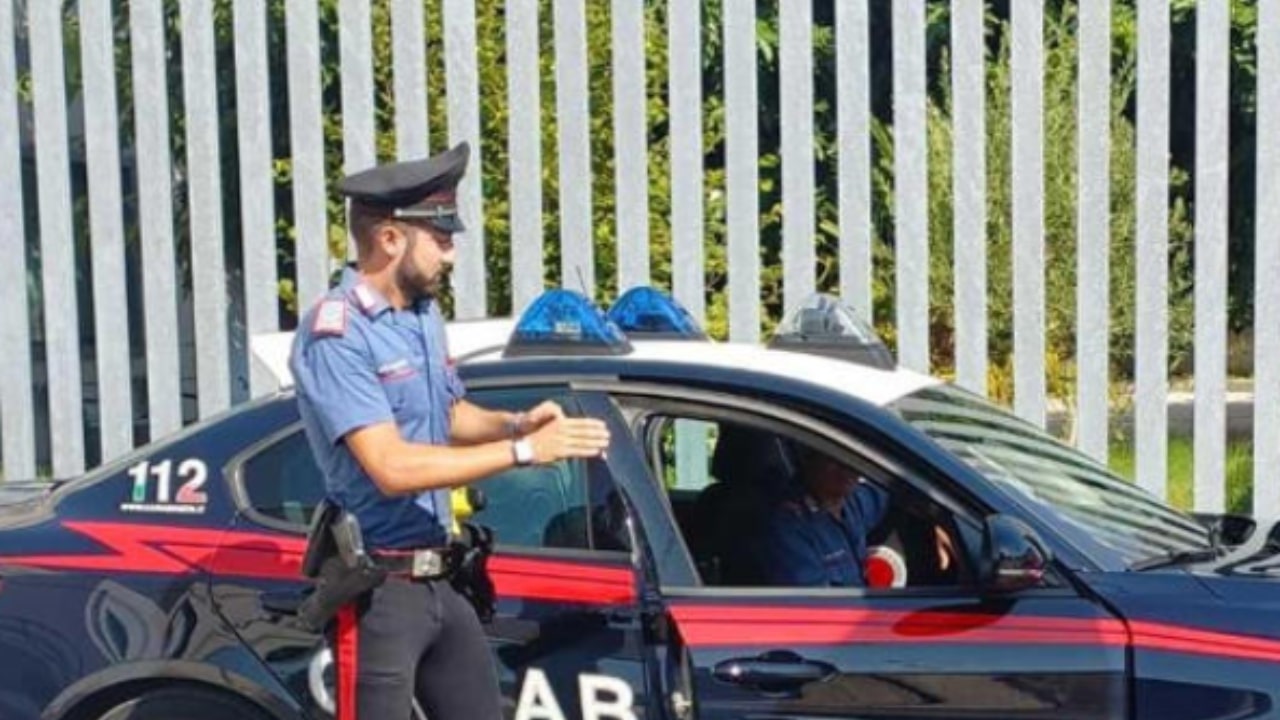 Muore mentre scavalca il cancello a Vicenza