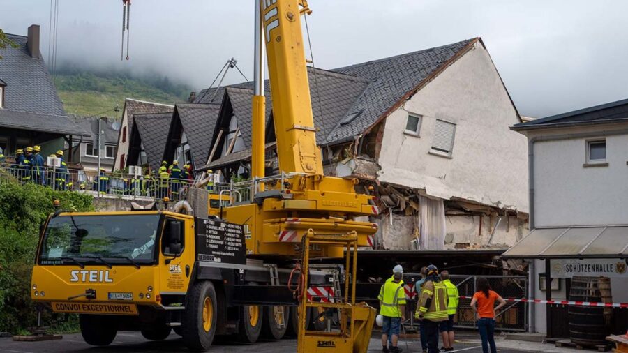 Hotel collapse, dramatic toll