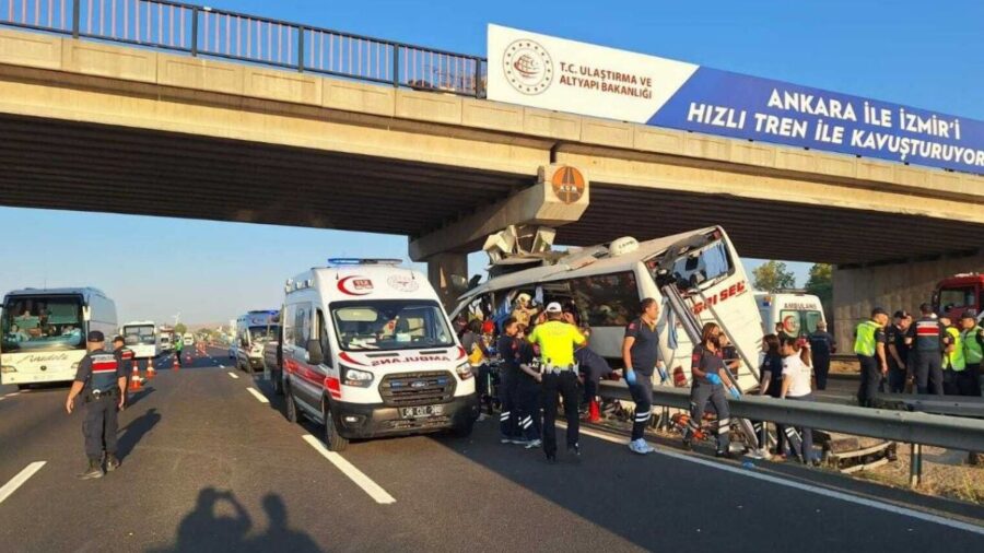 Serious accident, bus crashes into a pylon on the highway