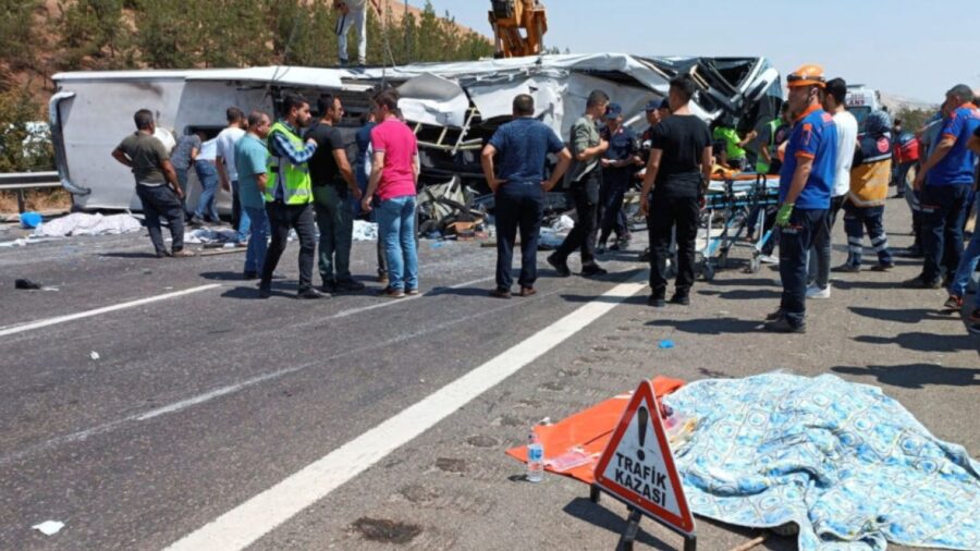 Serious accident, bus crashes into a pylon on the highway