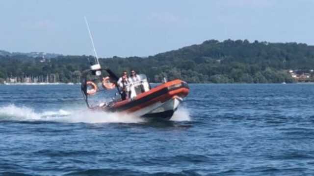 Si tuffa nel lago nonostante i divieti di balneazione, finisce in tragedia per un 31 enne: dove e cos’è successo