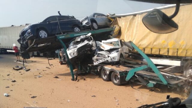 Grave incidente stradale in autostrada, coinvolti anche 5 tir: il bilancio è drammatico